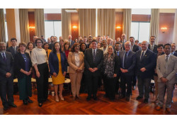 КОНСУЛ Т.БАТЦЭЦЭГ ЧИКАГО ДАХЬ КОНСУЛЫН КОРПУСЫН ЖИЛИЙН УУЛЗАЛТАД ОРОЛЦОВ