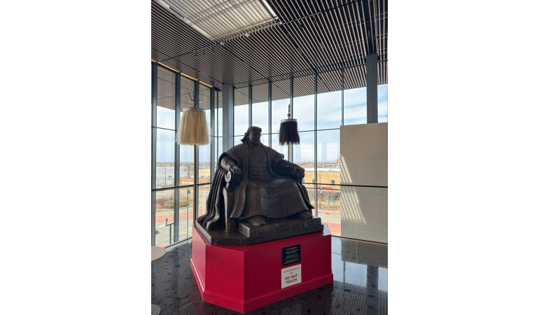 “THE REAL GENGHIS KHAN” ҮЗЭСГЭЛЭН ВИСКОНСИН МУЖИД ГАРЧ БАЙНА